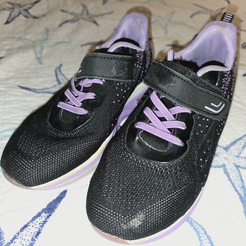 Girls velcro close shoes size 6